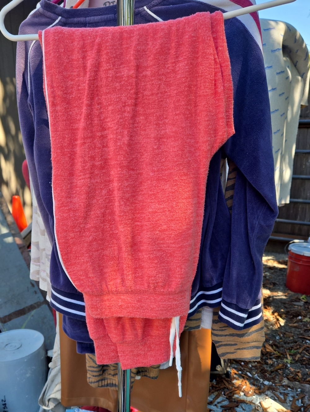 Full Set With Pockets! - Picture 4 of 5